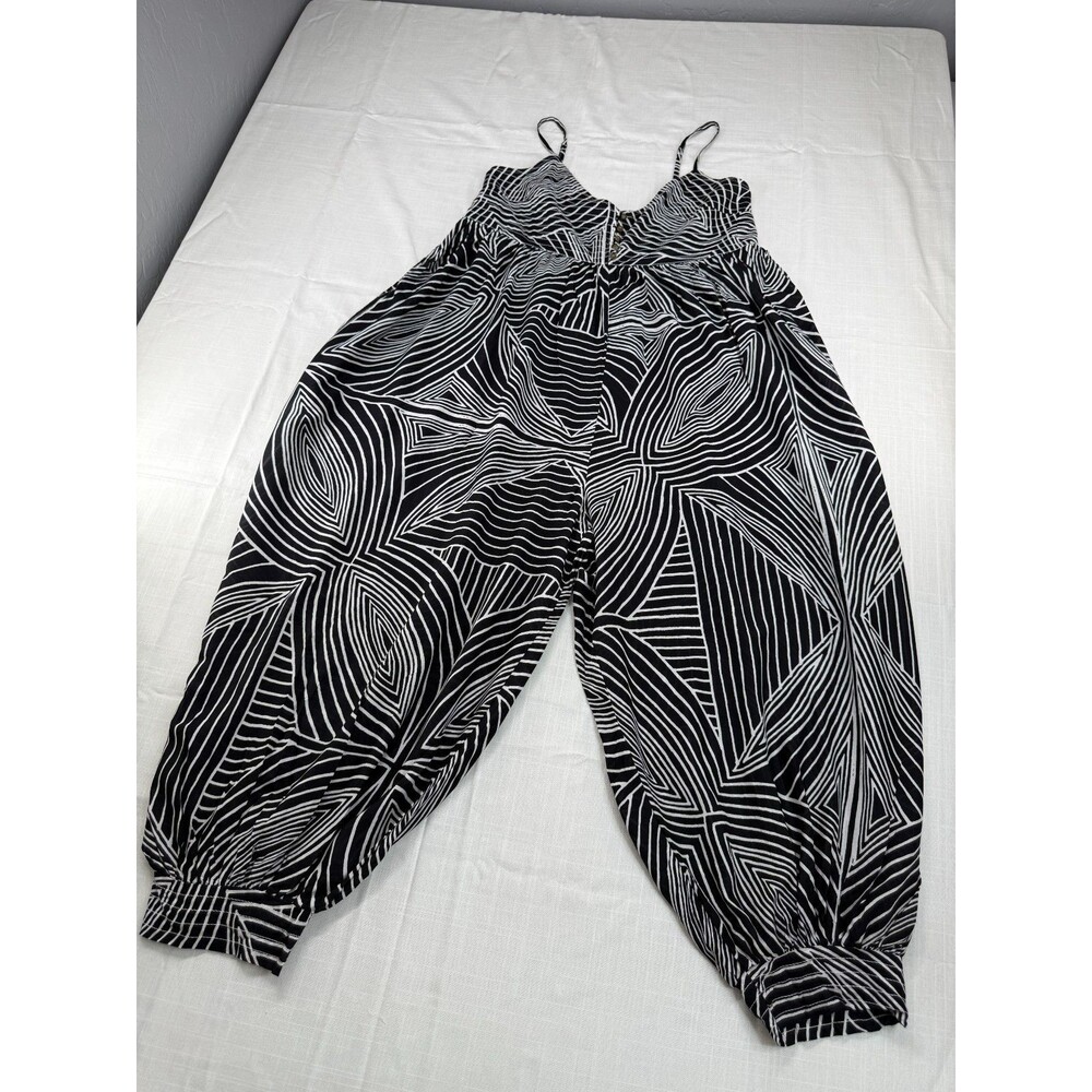 Anthropologie Black White Geometric Harem Jumpsuit Romper Size M Rayon